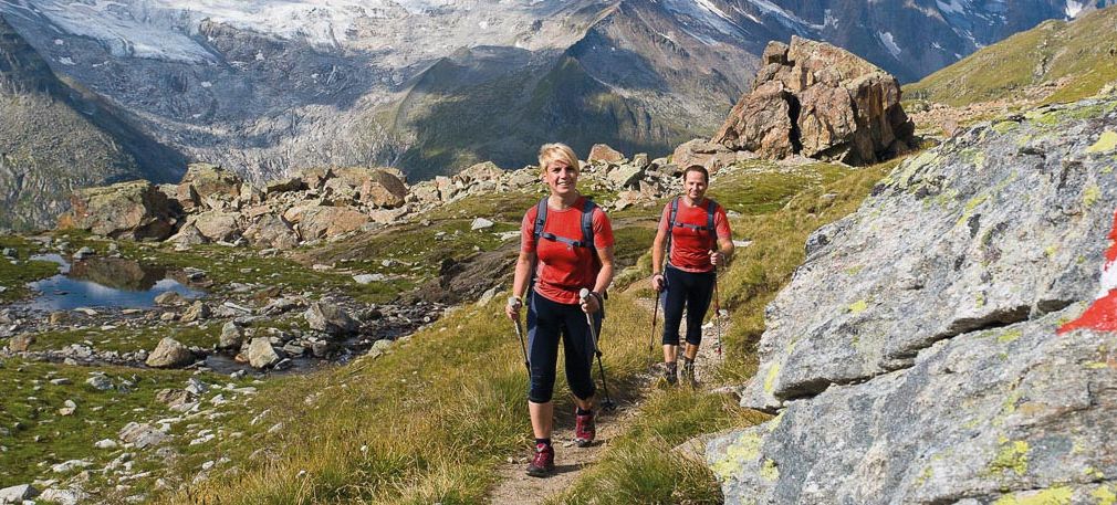 Zwei Wanderer in den Bergen